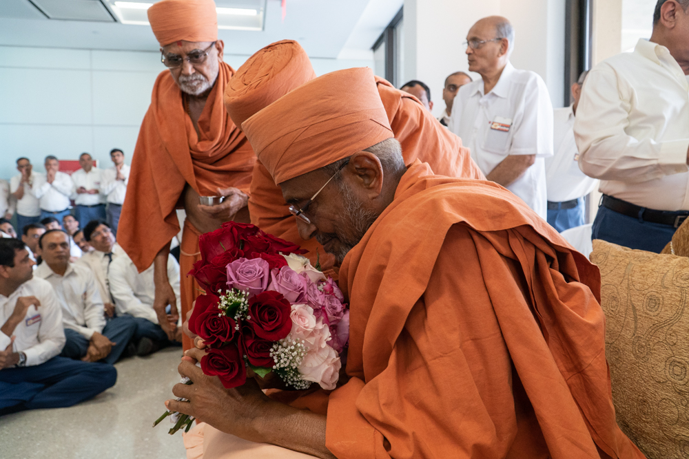 Guruhari Swamiji’s USA Airport Arrival